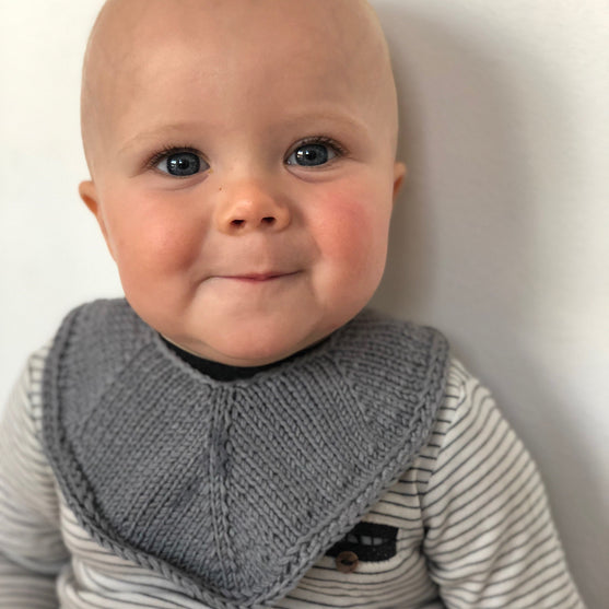 Knitted Bib
4
