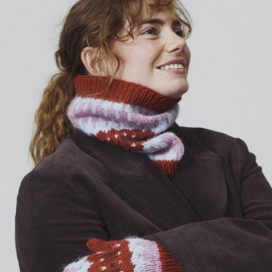 Dorthea - Cowl
2