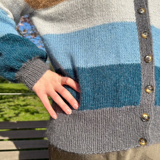 Brede Striber - Short Cardigan
6