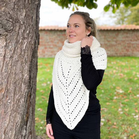 Diva - Shawl with collar
6