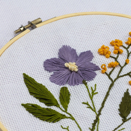 Embroidery Ring with Fabric - Hobbii
3
