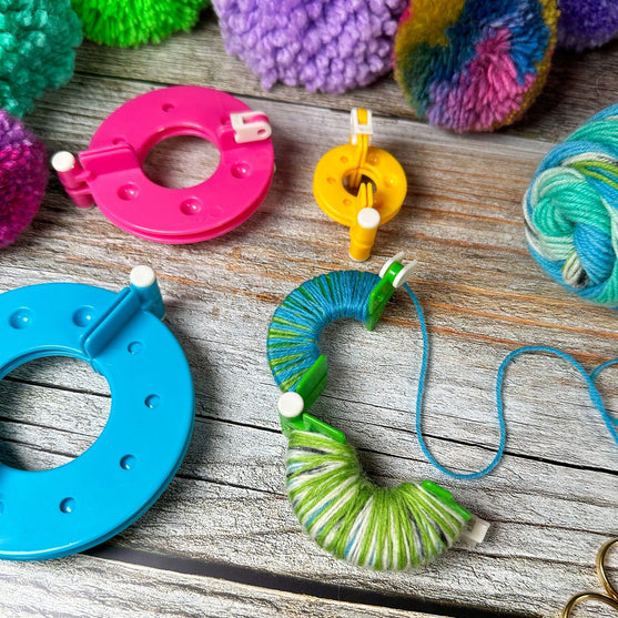 Hoop Pompom Maker Set - Hobbii
4
