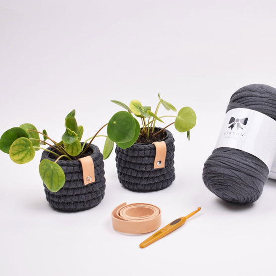 

Small Ribbon Pot
1