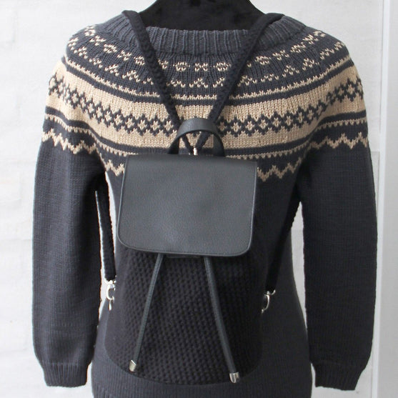 

Backpack with Round Bottom
1