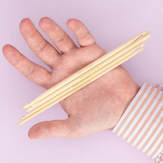 

Bamboo Double Ended Tunisian Crochet Hook Set - 20 cm (8 in) - Hobbii
4