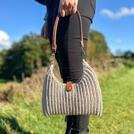 

Amelia - Handbag
5