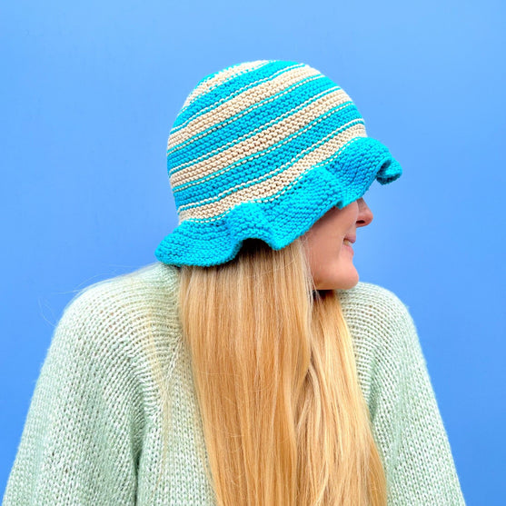 

Sopka - Bucket hat with ruffles
3