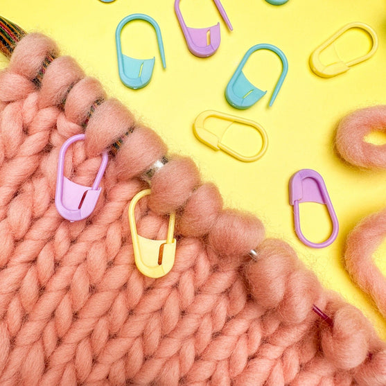 

Jumbo Stitch Markers w. lock - Hobbii
4