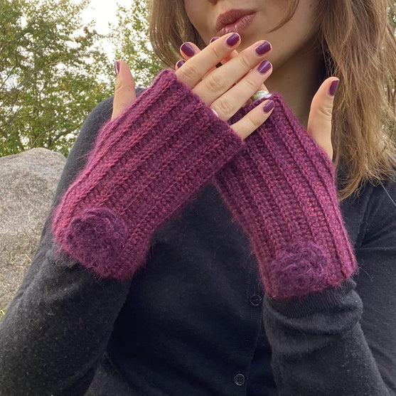 

Frozen Rose - Mittens
1