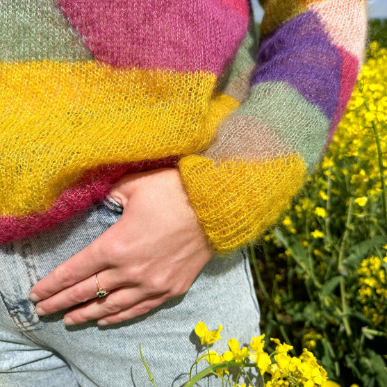 

Mira - Sweater
4
